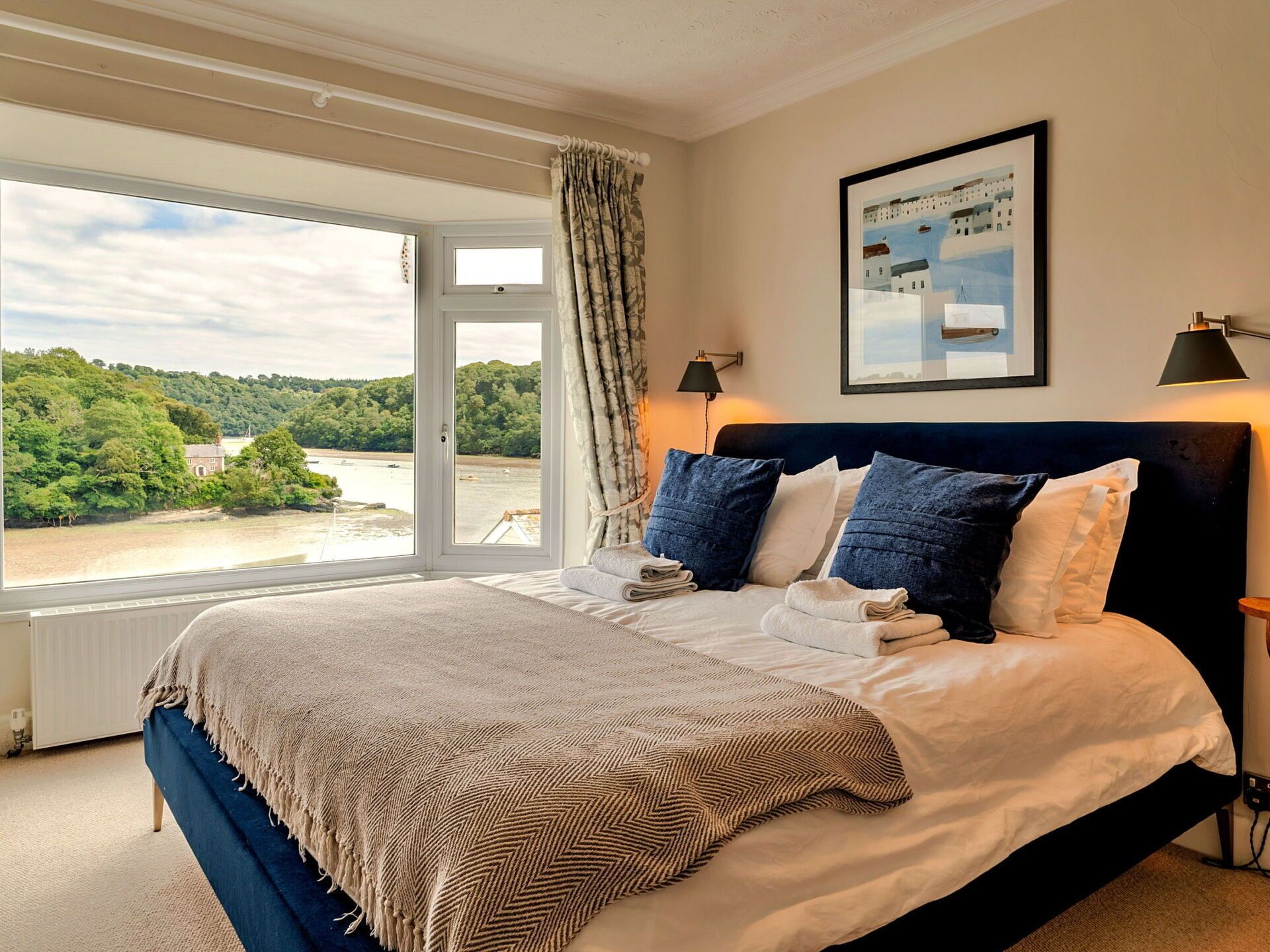 3 bedrooms, travel cot, free WiFi, bed sheets