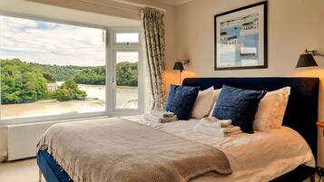 3 bedrooms, travel cot, free WiFi, bed sheets