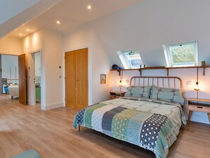 4 bedrooms, free WiFi, bed sheets - Beautiful  villa for 8 guests with WIFI and terrace (Penzance)
