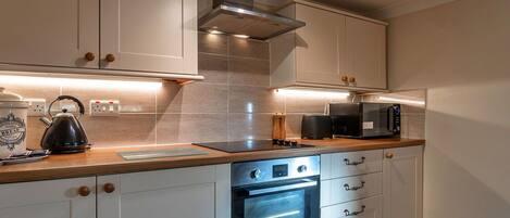 Mikrowelle, Ofen, Geschirrspüler