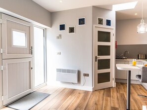 Interior - Lovely apartment for 2 people with WIFI, TV and pets allowed (Porthleven)