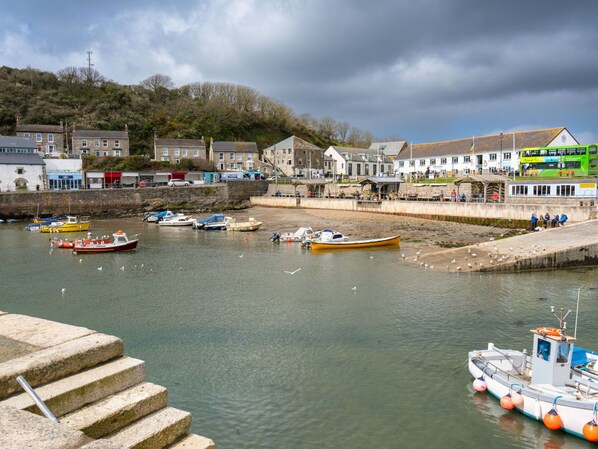 Marina - Lovely apartment for 2 people with WIFI, TV and pets allowed (Porthleven)