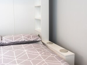 1 bedroom, free WiFi, bed sheets - Cosy apartment for 2 people with WIFI, TV and pets allowed (Porthleven)