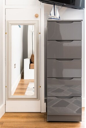 Interior - Beautiful apartment for 2 guests with WIFI, TV and pets allowed (Porthleven)