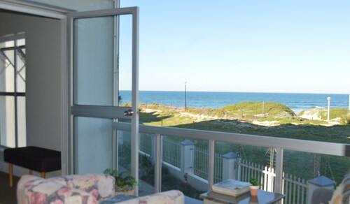 Amazing corporate apartment with spectacular sea views & WiFi in Port Elizabeth.