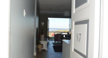 Amazing corporate apartment with spectacular sea views & WiFi in Port Elizabeth.