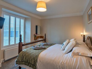 4 bedrooms, free WiFi, bed sheets