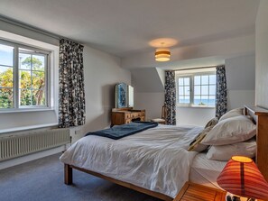 5 quartos, berço de viagem, Wi-Fi de cortesia, roupa de cama