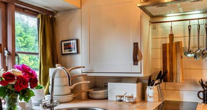 Stunning villa for 2 people with WIFI, pets allowed and parking