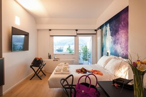 1 soverom, skrivebord, wi-fi (inkludert) og sengetøy