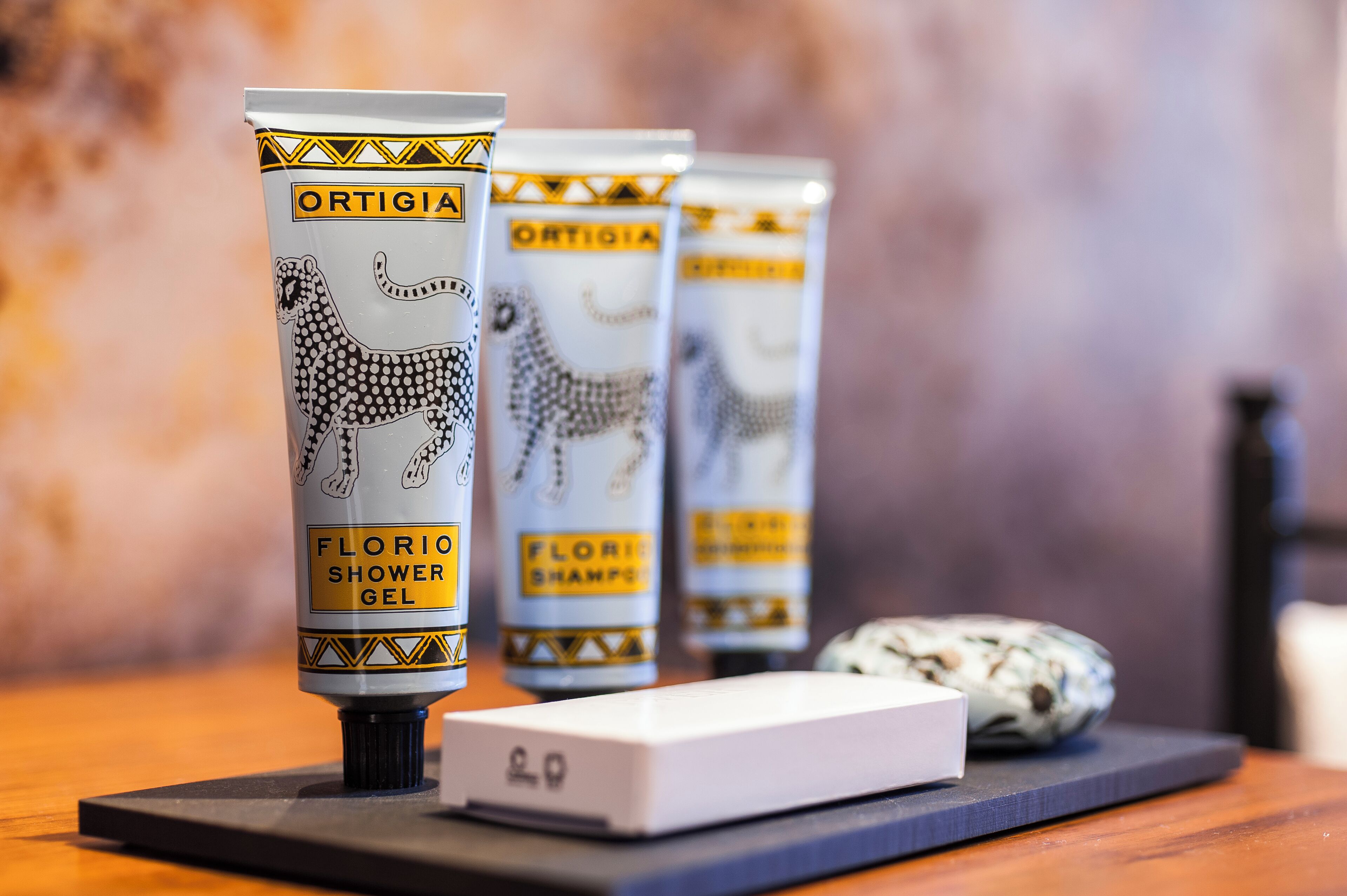 Dusche, Whirlpool, Haartrockner, Bidet