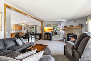 TV, fireplace