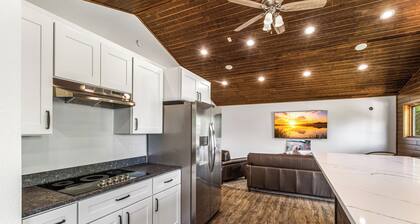 Grumpys Lookout Condo - Upper Unit