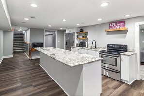 冷蔵庫、電子レンジ、コンロ、食器洗い機