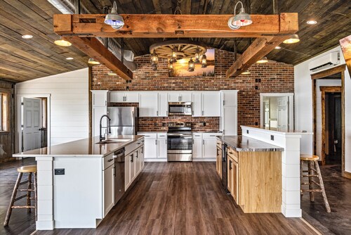 Sunset Bay Lodge- Gruenhagen Bay