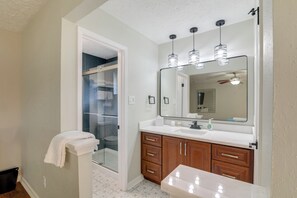 House (3 Bedrooms) | Interior - Golf & Get Outside - Family Home in Houston! (Houston)