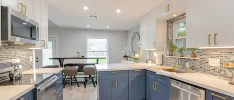 House (3 Bedrooms) | Interior