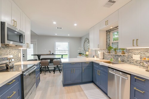 Golf & Get Outside - Family Home in Houston!