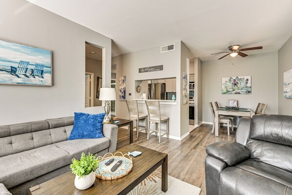 Apartment (1 Bedroom) | Living area | TV, books