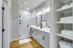 Apartment (5 Bedrooms) | Interior - Townhome Near At&t Stadium: Great for Game Day! (Arlington)