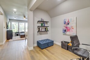 Interior - Game-day Getaway < 1 Mi to At&t Stadium (Arlington)