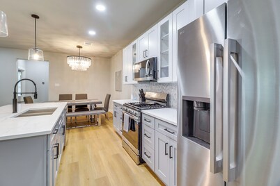 Game-day Getaway < 1 Mi to At&t Stadium