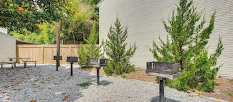 Walk to Ocean Springs Beach: Condo w/ Pool!