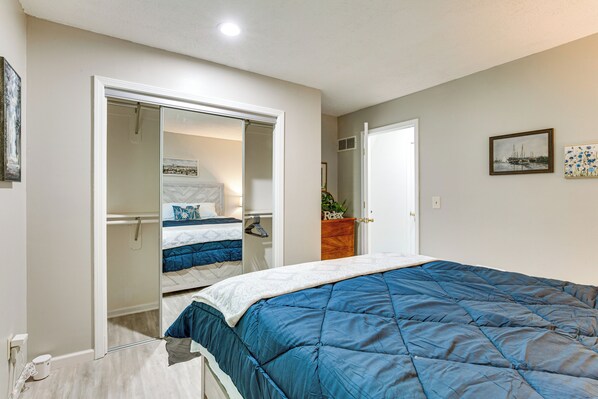 House (3 Bedrooms) | Interior - Near Arrowhead Stadium: Walkable Overland Park Gem (Overland Park)