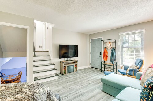 Near Arrowhead Stadium: Walkable Overland Park Gem