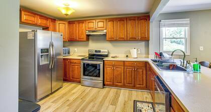 2 Mi to Shops & Eats: Family Home in Donalsonville