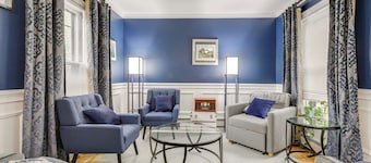 1 Mi to Dtwn Providence: East Side Retreat!