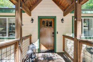 Interior - Walk to Dtwn: Charming Family Cabin in Twain Harte (Twain Harte)