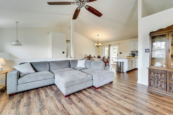 House (3 Bedrooms) | Interior - Day Trip to Shenandoah NP: Movie Night-ready Home (Weyers Cave)