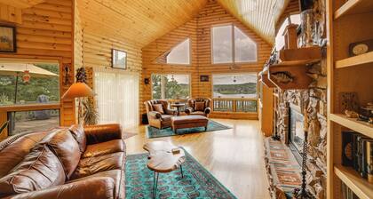 Decks & Views: Spacious Cabin Near Table Rock Lake