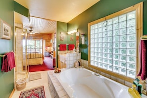 Interior - Decks & Views: Spacious Cabin Near Table Rock Lake (Shell Knob)
