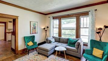 House (6 Bedrooms) | Interior