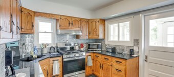 Walk to Lake Erie: Spacious Home in Sandusky!