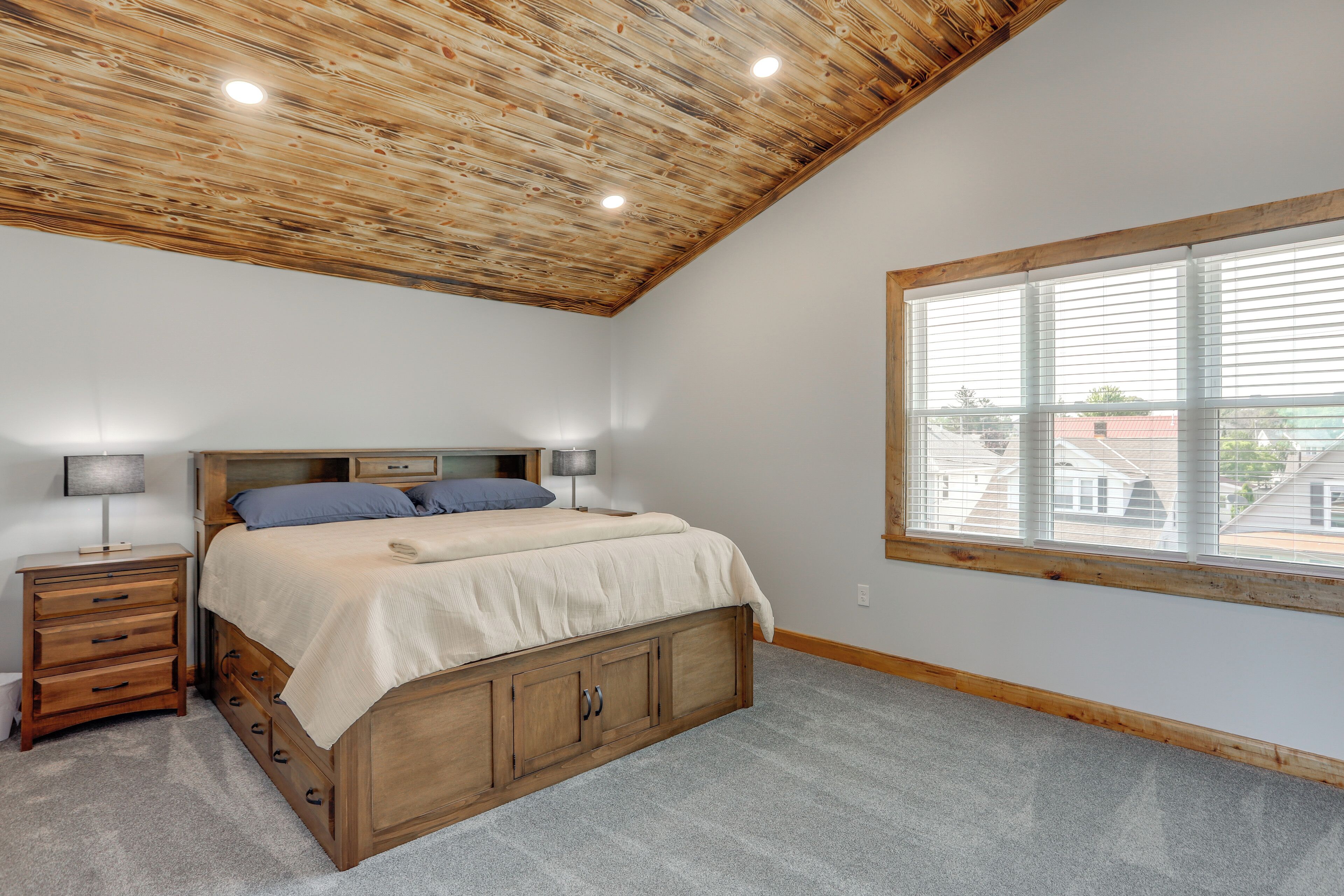 House (5 Bedrooms) | Interior