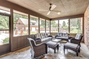 House (5 Bedrooms) | Interior - Pool, Lake & Patio: Sweeping De Soto Estate (De Soto)