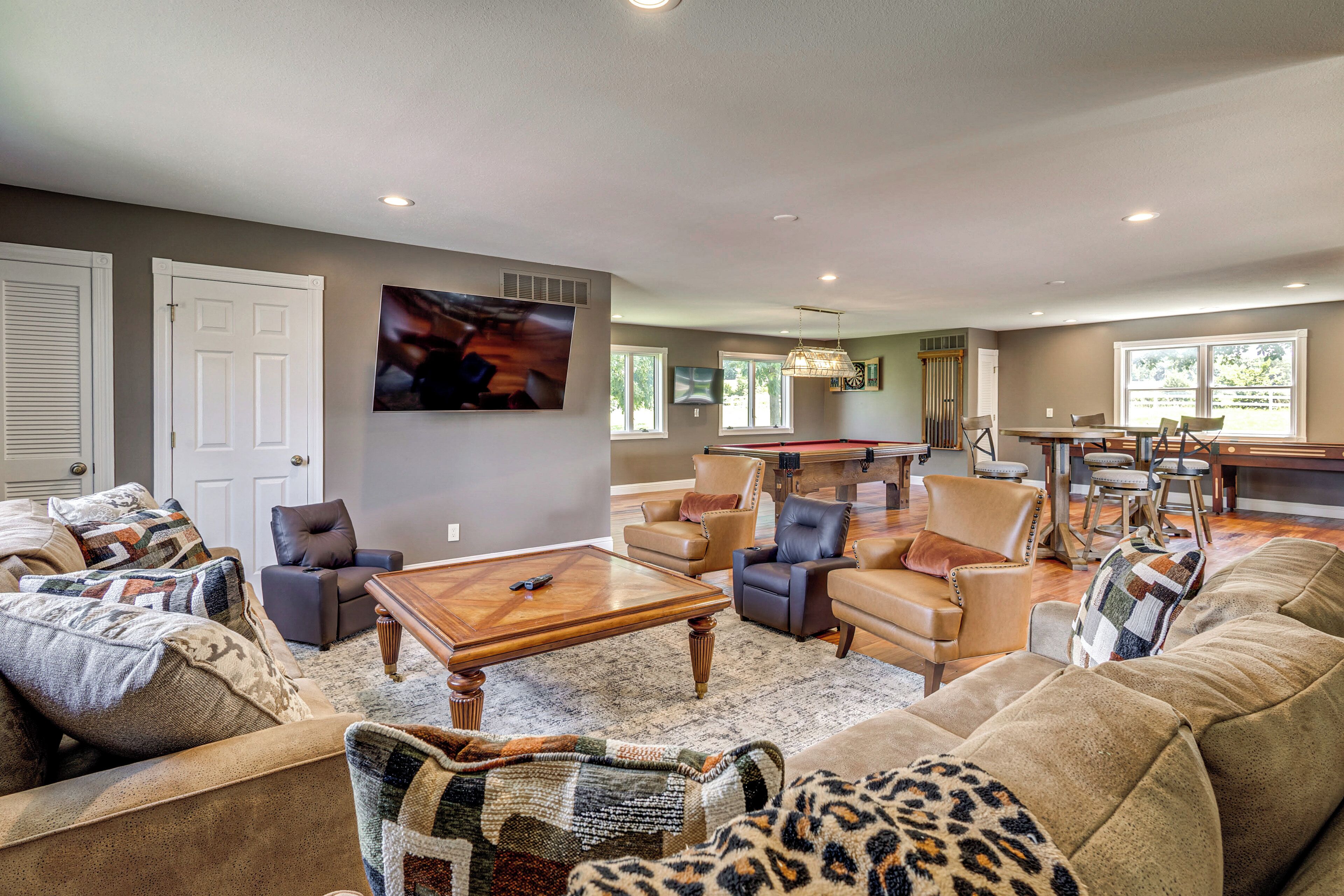 House (5 Bedrooms) | Interior