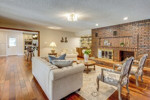 House (5 Bedrooms) | Interior