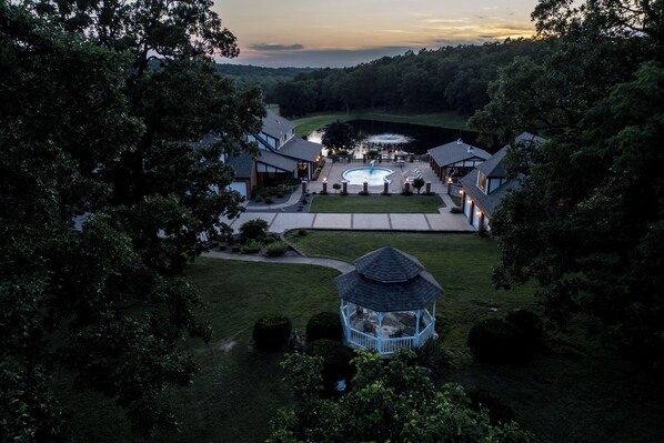 House (5 Bedrooms) | Interior - Pool, Lake & Patio: Sweeping De Soto Estate (De Soto)