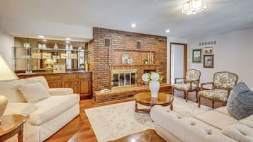 House (5 Bedrooms) | Interior