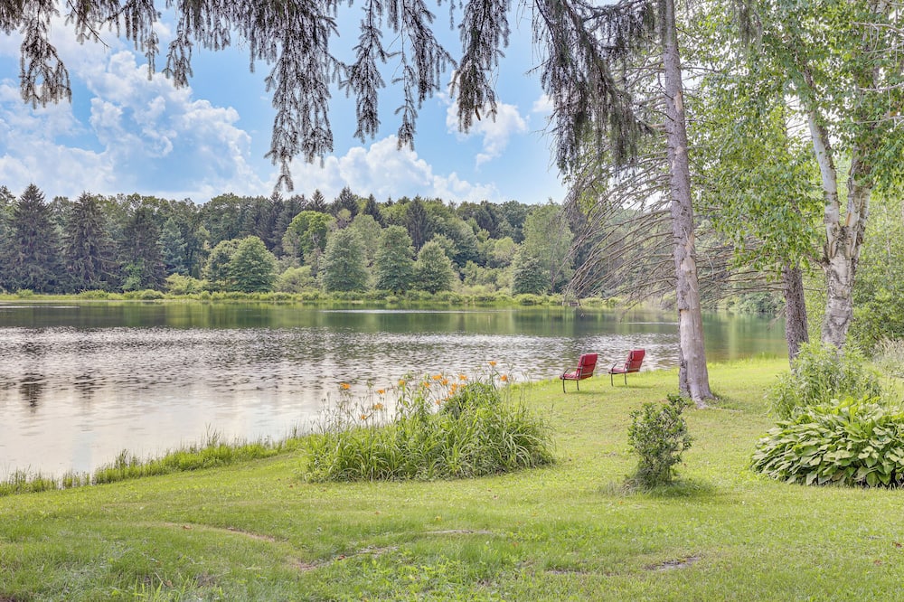 Private 5-acre Lake: Pet-friendly Grove City Home - Butler County, PA