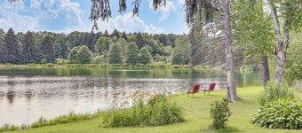 Pet-friendly Grove City Home w/ Lake on 19 Acres!