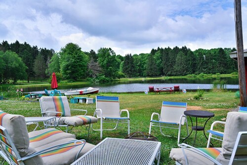 Private 5-acre Lake: Pet-friendly Grove City Home