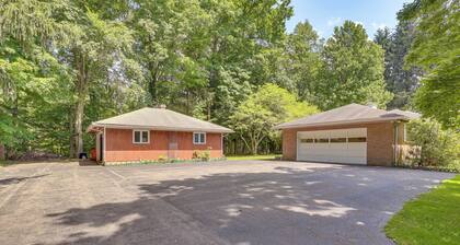 Private 5-acre Lake: Pet-friendly Grove City Home
