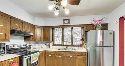 Pet-friendly Grove City Home w/ Lake on 19 Acres!