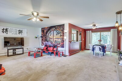 Pet-friendly Grove City Home w/ Lake on 19 Acres!
