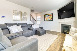 House (4 Bedrooms) | Front of property